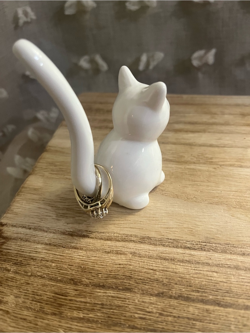 White Ceramic Cat Ring Holder - Minimal Jewelry Dish for Rings
